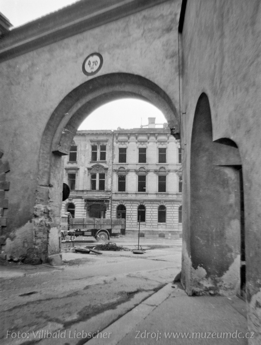 Téma Co předcházelo budově Kokosu (sekretariátu OV KSČ) v Děčíně I