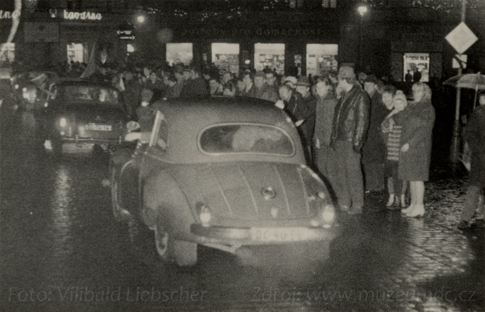 Děčínské oslavy dvojité porážky Sovětského svazu na Mistrovství světa v ledním hokeji 1969