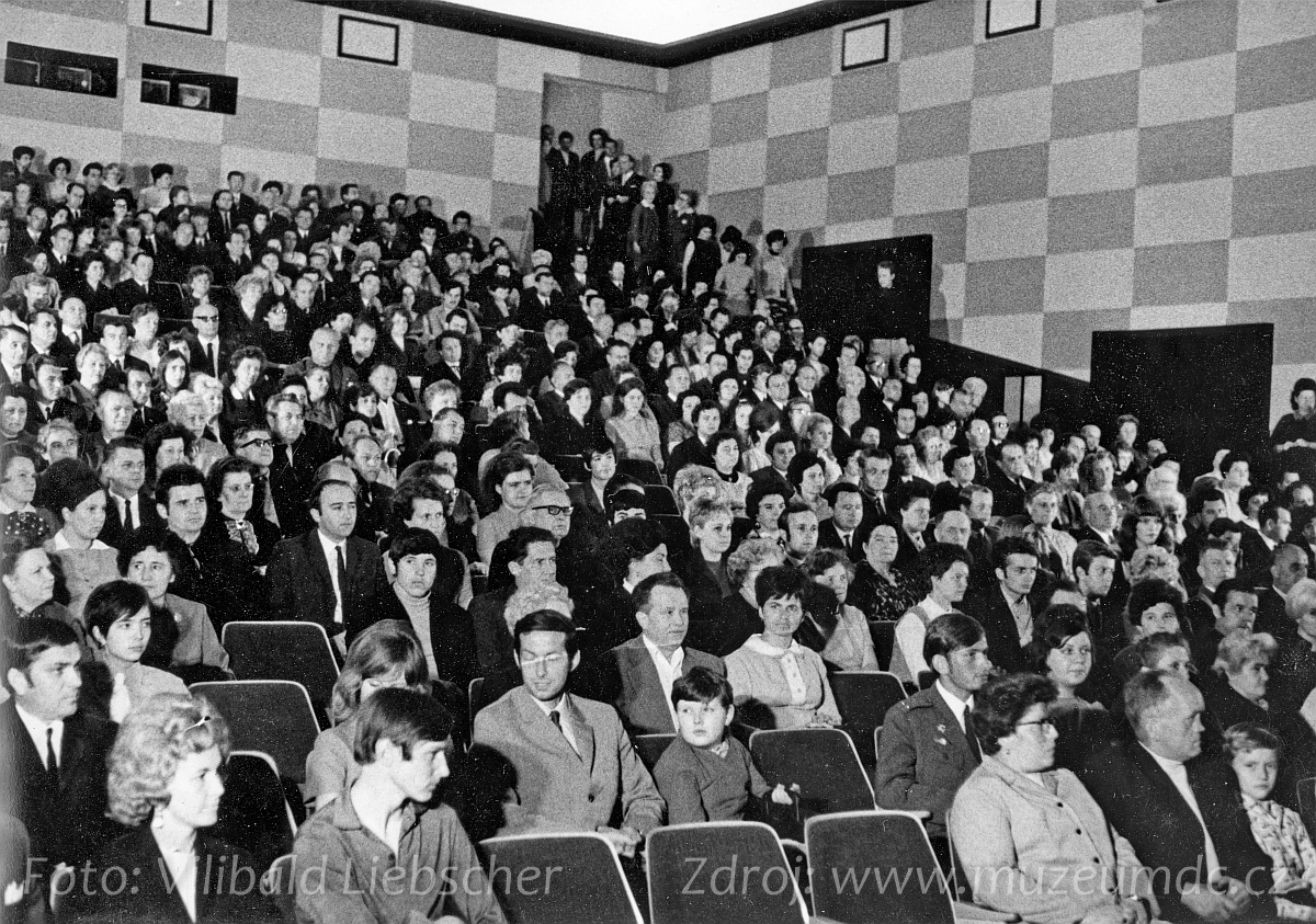 Kino Sněžník, Děčín