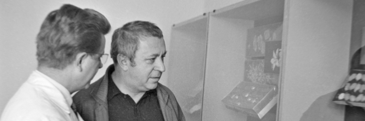Miroslav Horníček navštívil závod Diana Děčín (kolem roku 1970)